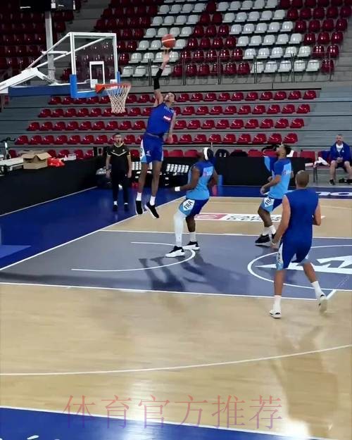 文班亚马空接暴扣又投进三分，目前三分10中6砍下26分8篮板